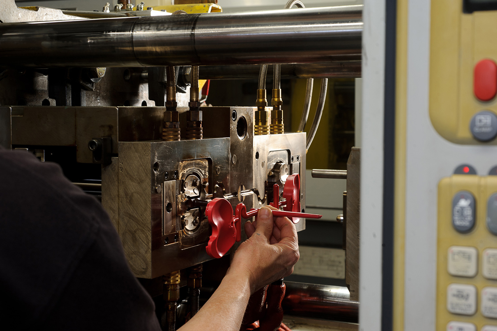 Plastic Rake Injection Molding Plastic Injection Molding | Mack Molding Co.